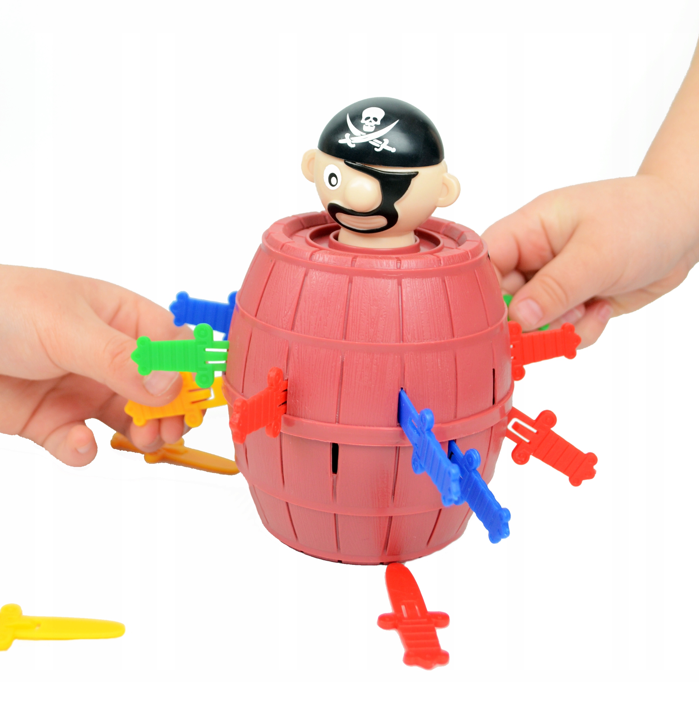 GRA W PIRATA UKŁUJ PIRATA SKACZĄCY PIRAT W BECZCE