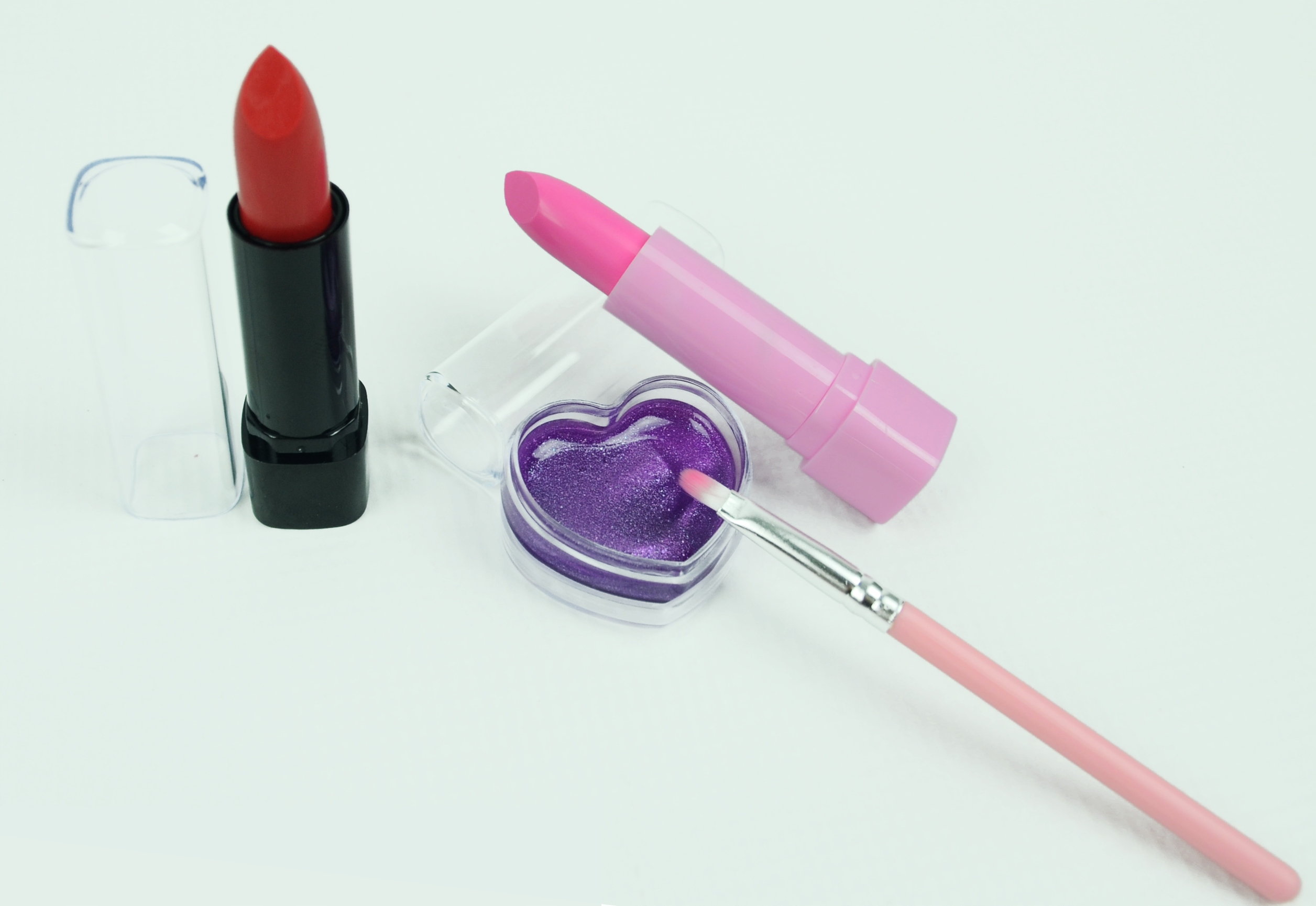 KUFEREK Z KOSMETYKAMI ZESTAW DO MAKIJAŻU OCZU UST POLICZKÓW PAZNOKCI WŁOSÓW