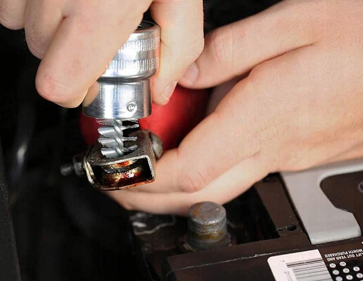 SZCZOTKA DRUCIANA DO KLEM I ZACISKÓW SŁUPKÓW AKUMULATORA BATERII ŚCISKÓW