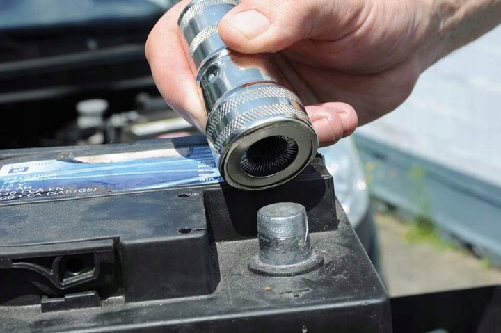 SZCZOTKA DRUCIANA DO KLEM I ZACISKÓW SŁUPKÓW AKUMULATORA BATERII ŚCISKÓW