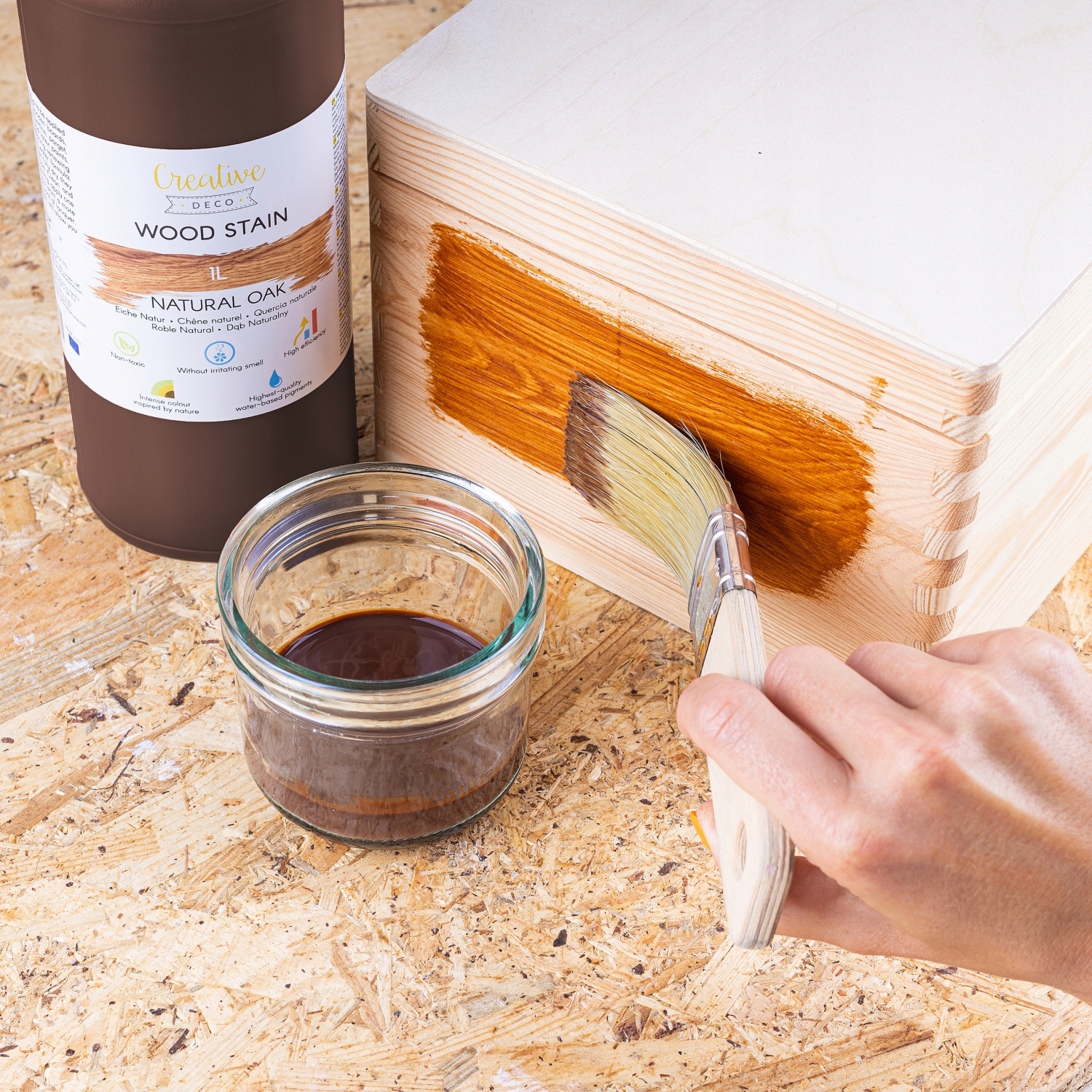 Lakier lakierobejca wodna do drewna dąb butelka 1L