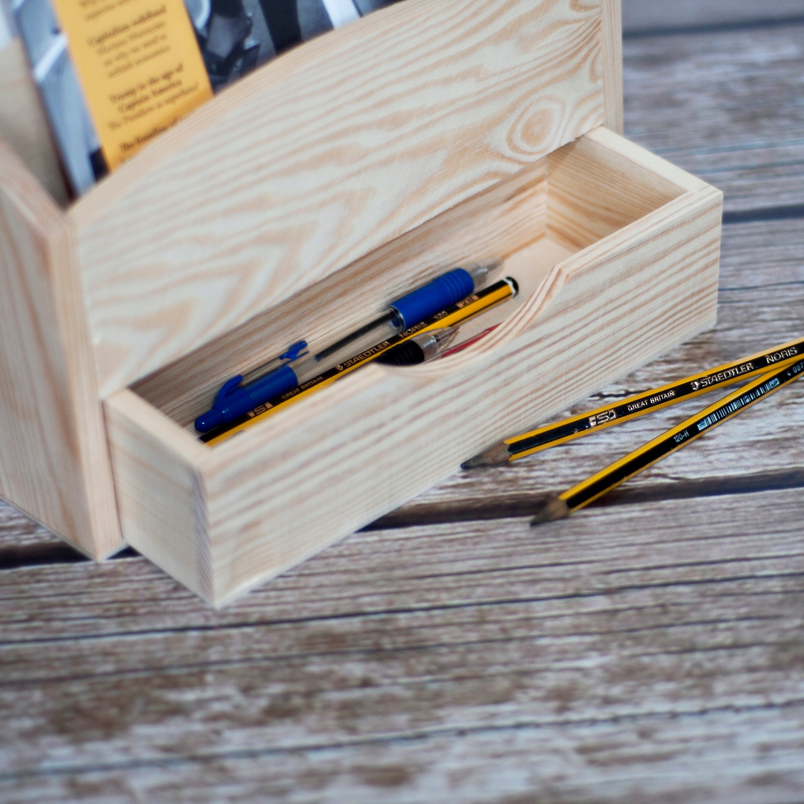 Pudełko organizer drewniany na biurko z szufladą