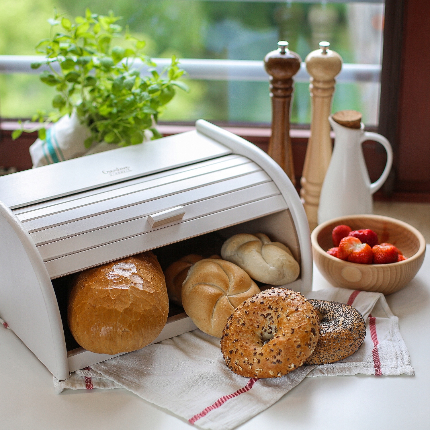 Drewniany chlebak pojemnik na chleb pieczywo biały