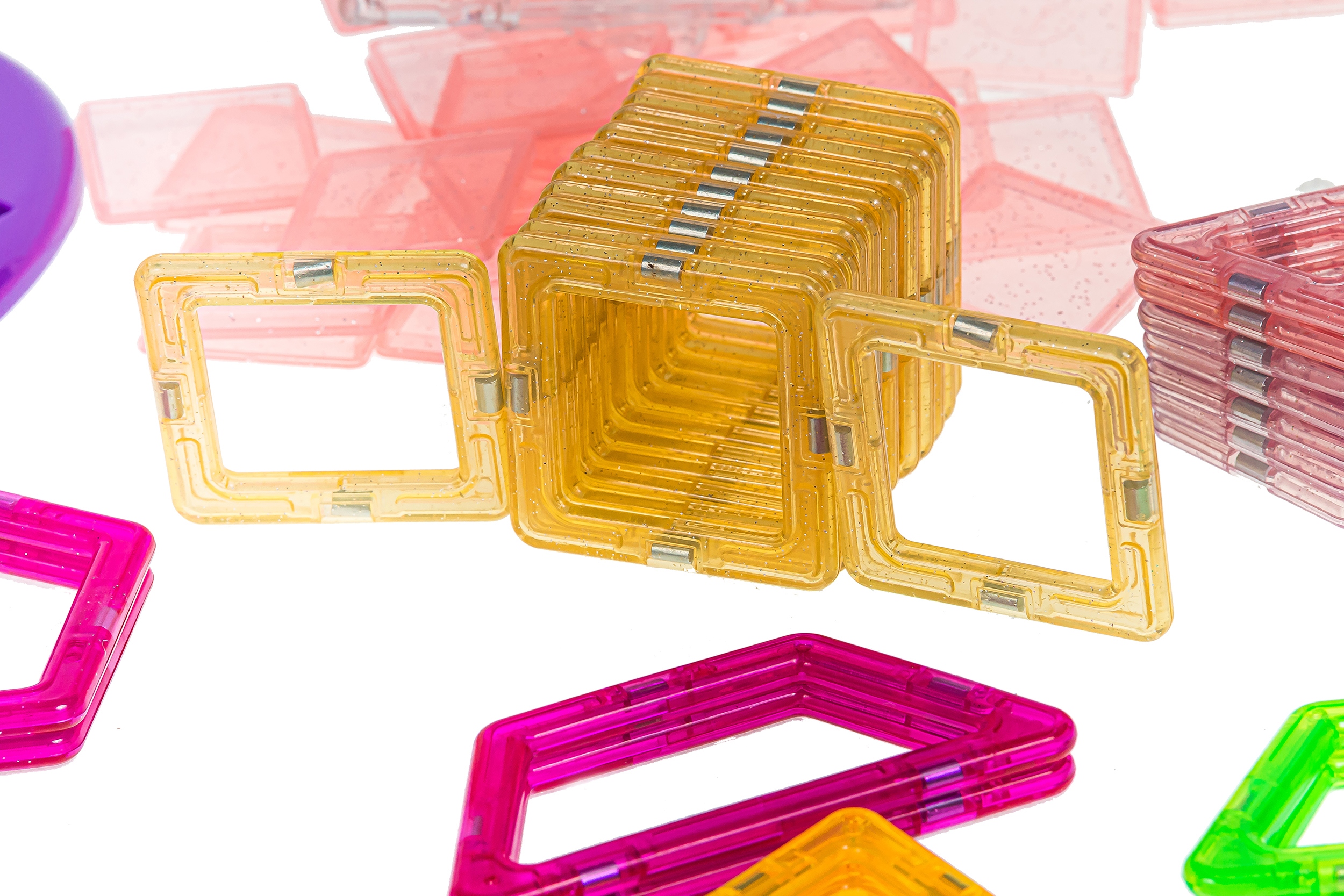 KLOCKI MAGNETYCZNE KUFEREK 112 EL. NR:6522