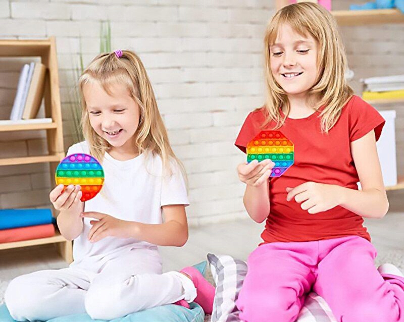 ZABAWKA SENSORYCZNA KWADRAT RAINBOW