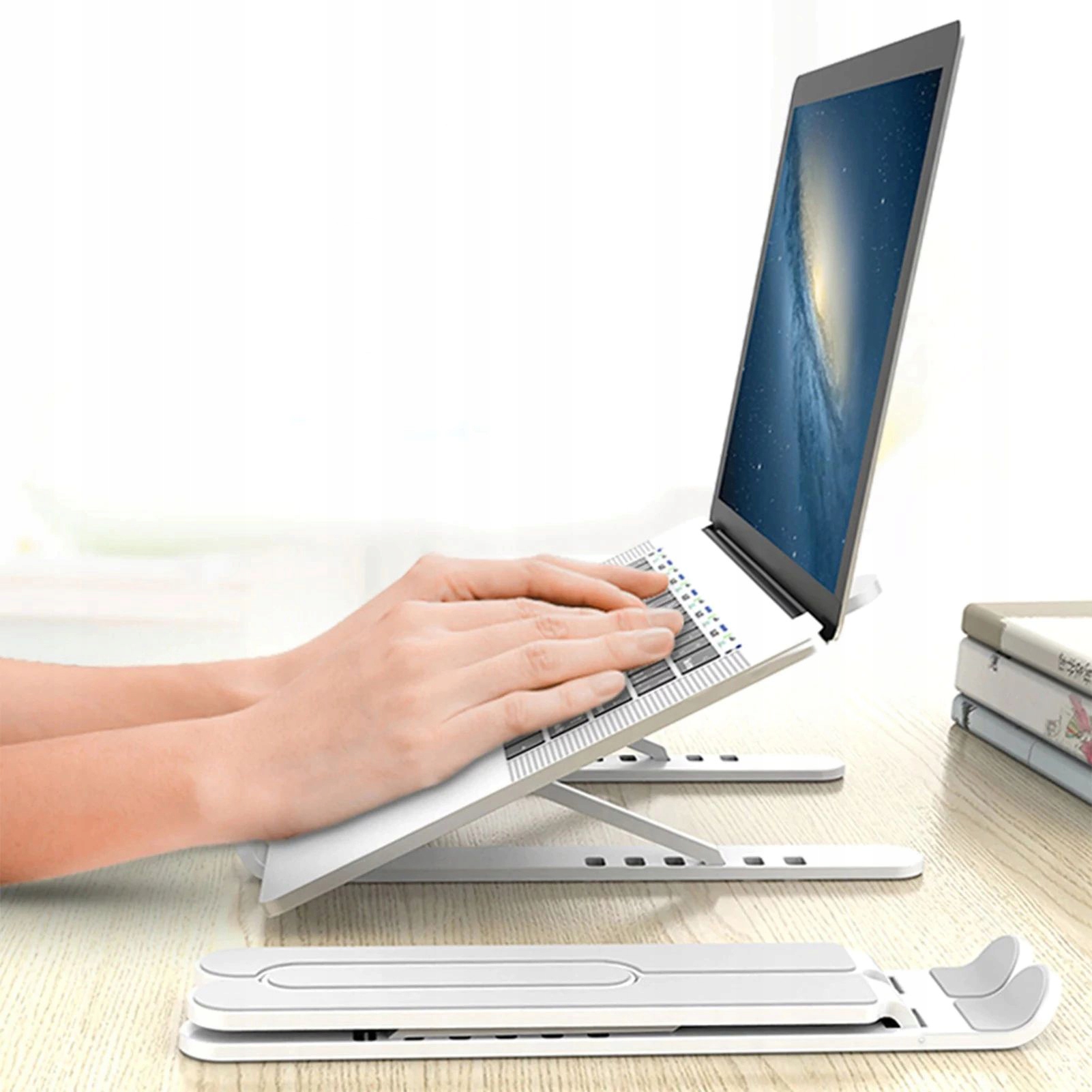STOJAK POD LAPTOP ABS