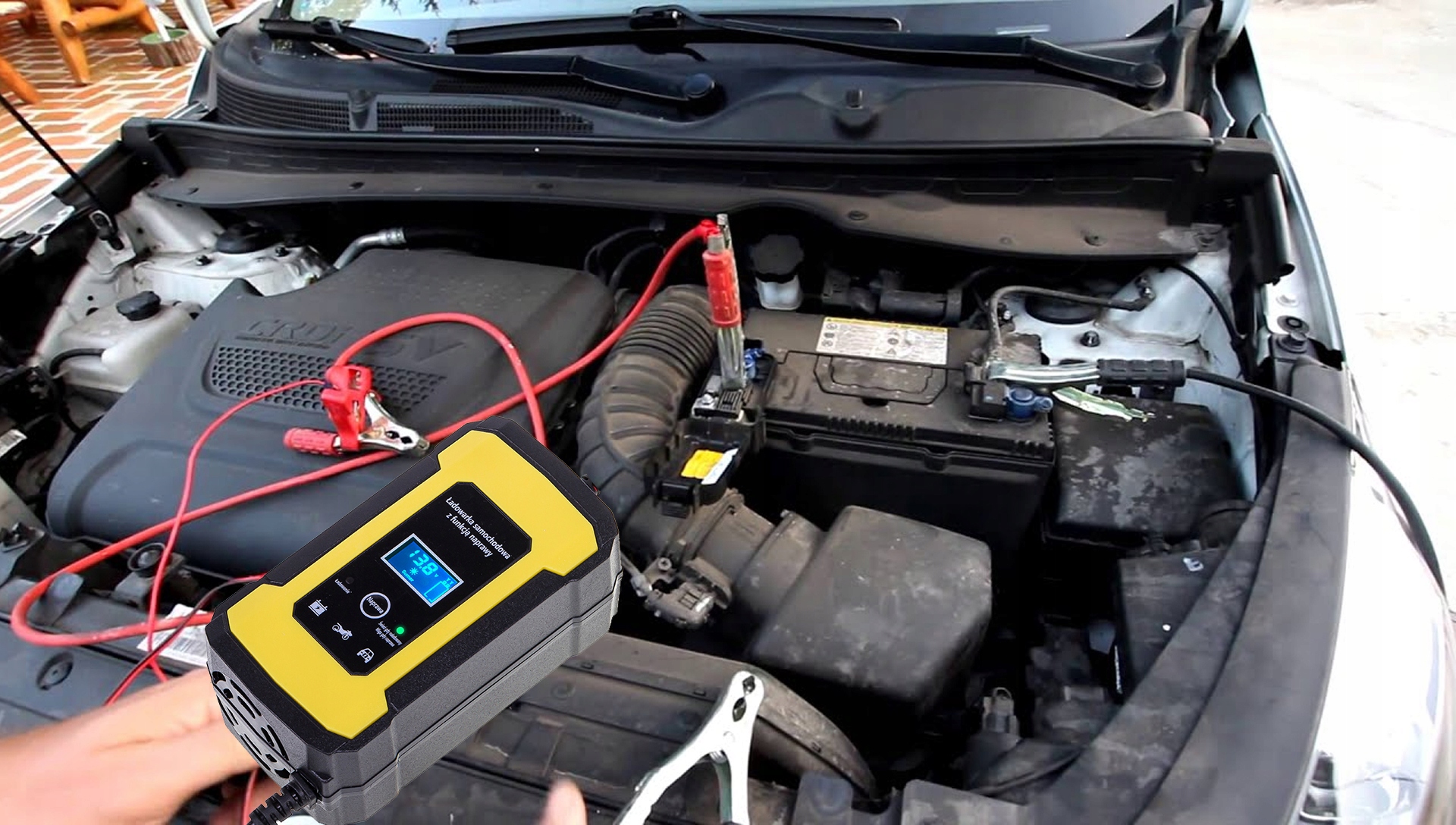 PROSTOWNIK SAMOCHODOWY DO AKUMULATORÓW 12V 6A