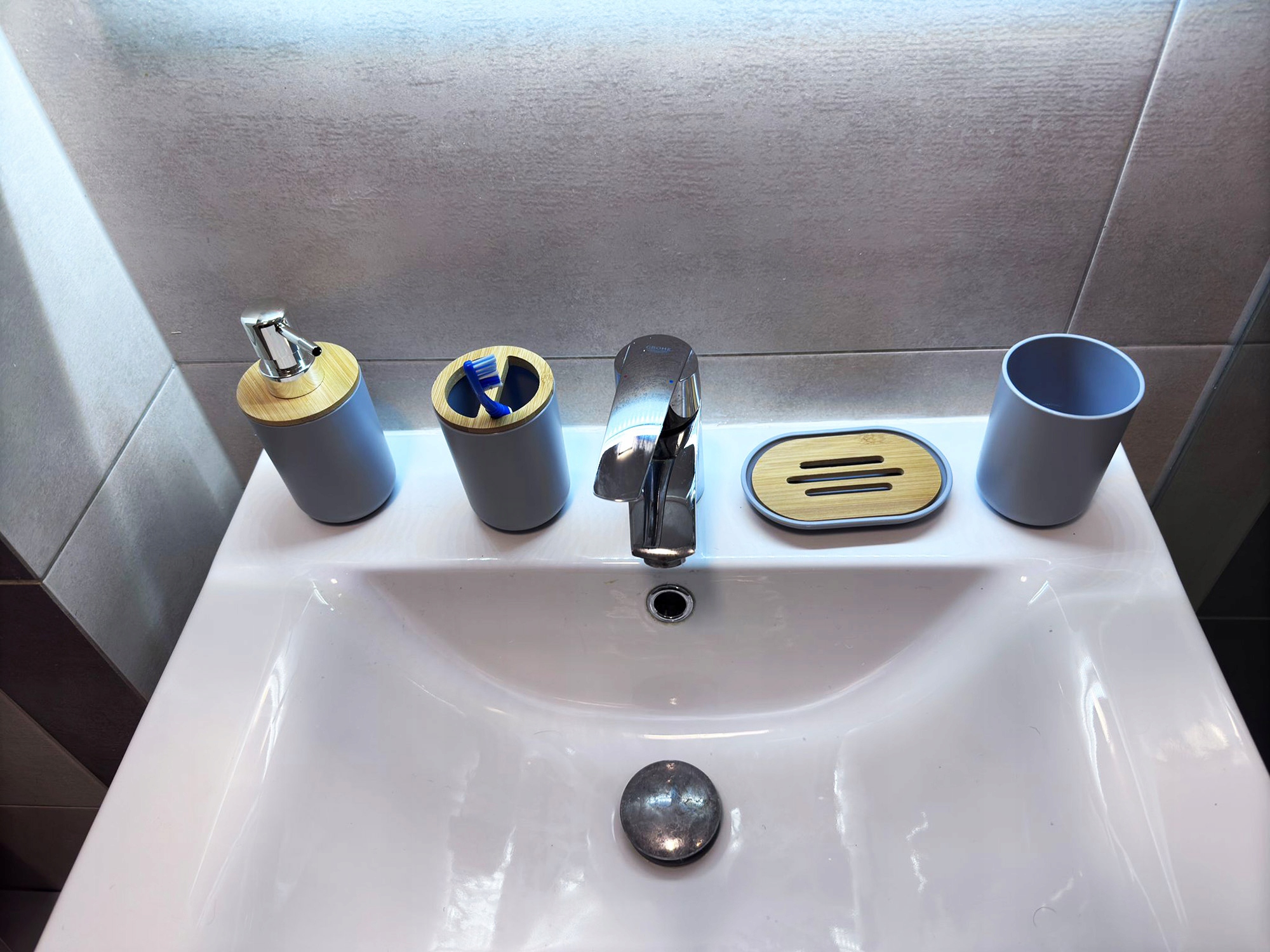 ZESTAW NA UMYWALKE 4 EL NR:7659