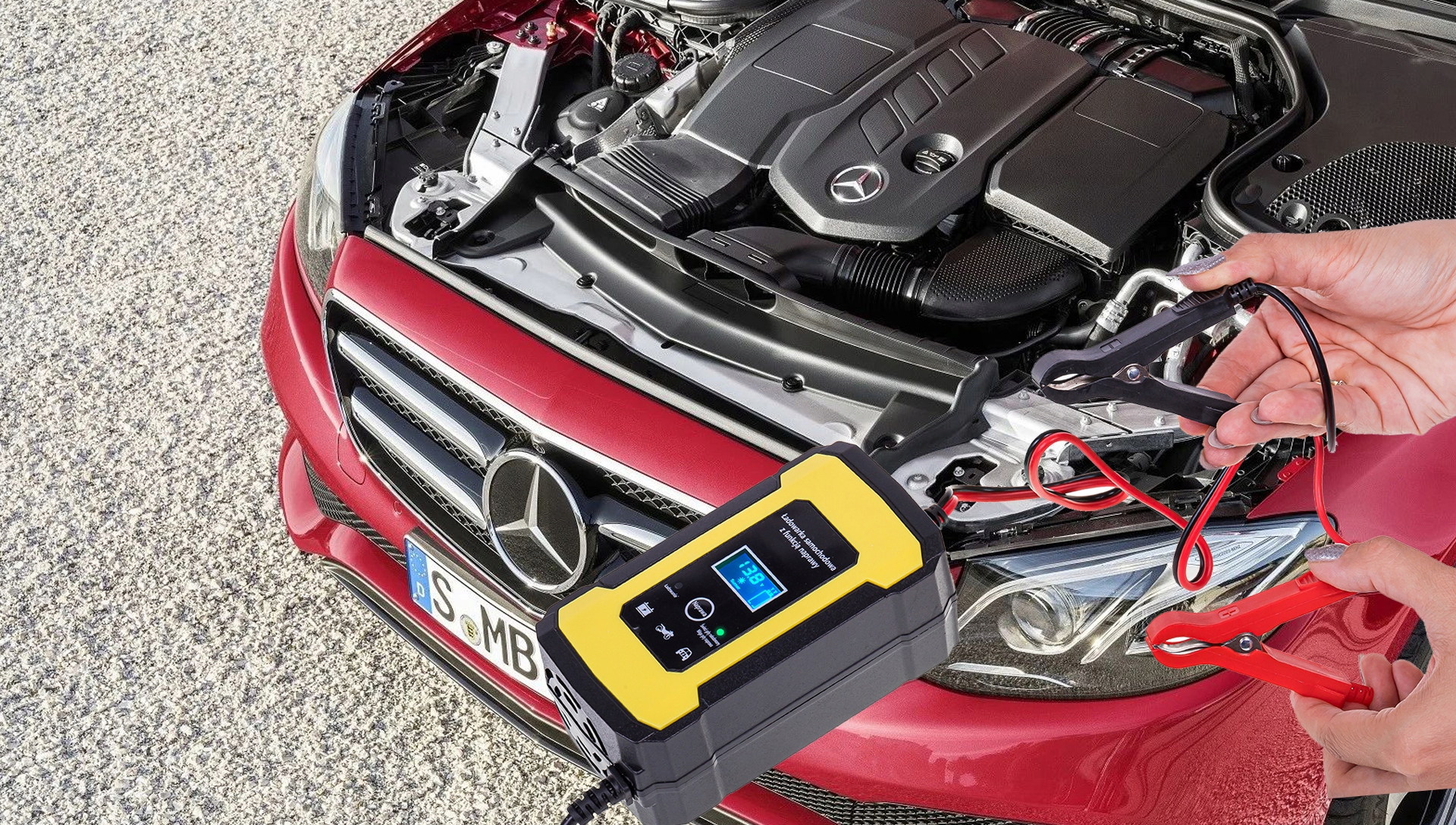 PROSTOWNIK SAMOCHODOWY DO AKUMULATORÓW 12V 6A