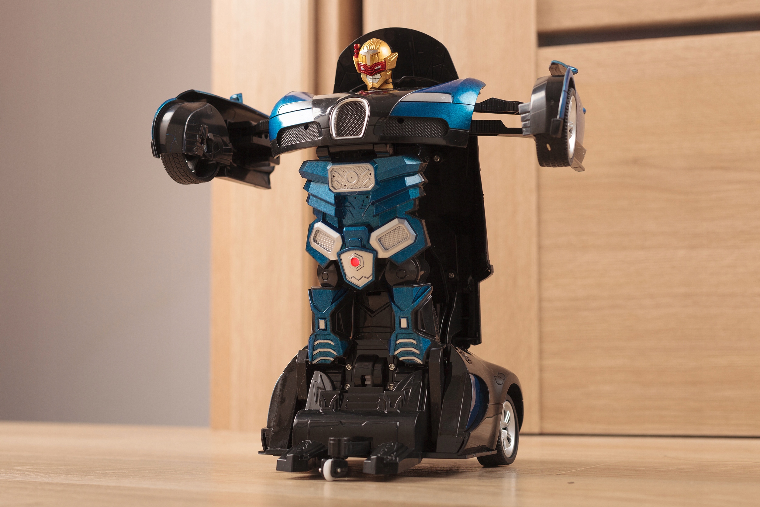 ZABAWKA 2W1 ROBOT + AUTO ”BORDO”