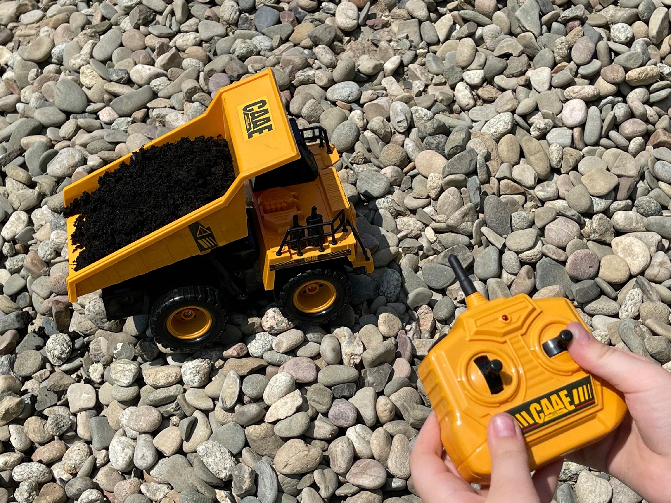 SAMOCHÓD CIĘŻAROWY WYWROTKA + PILOT