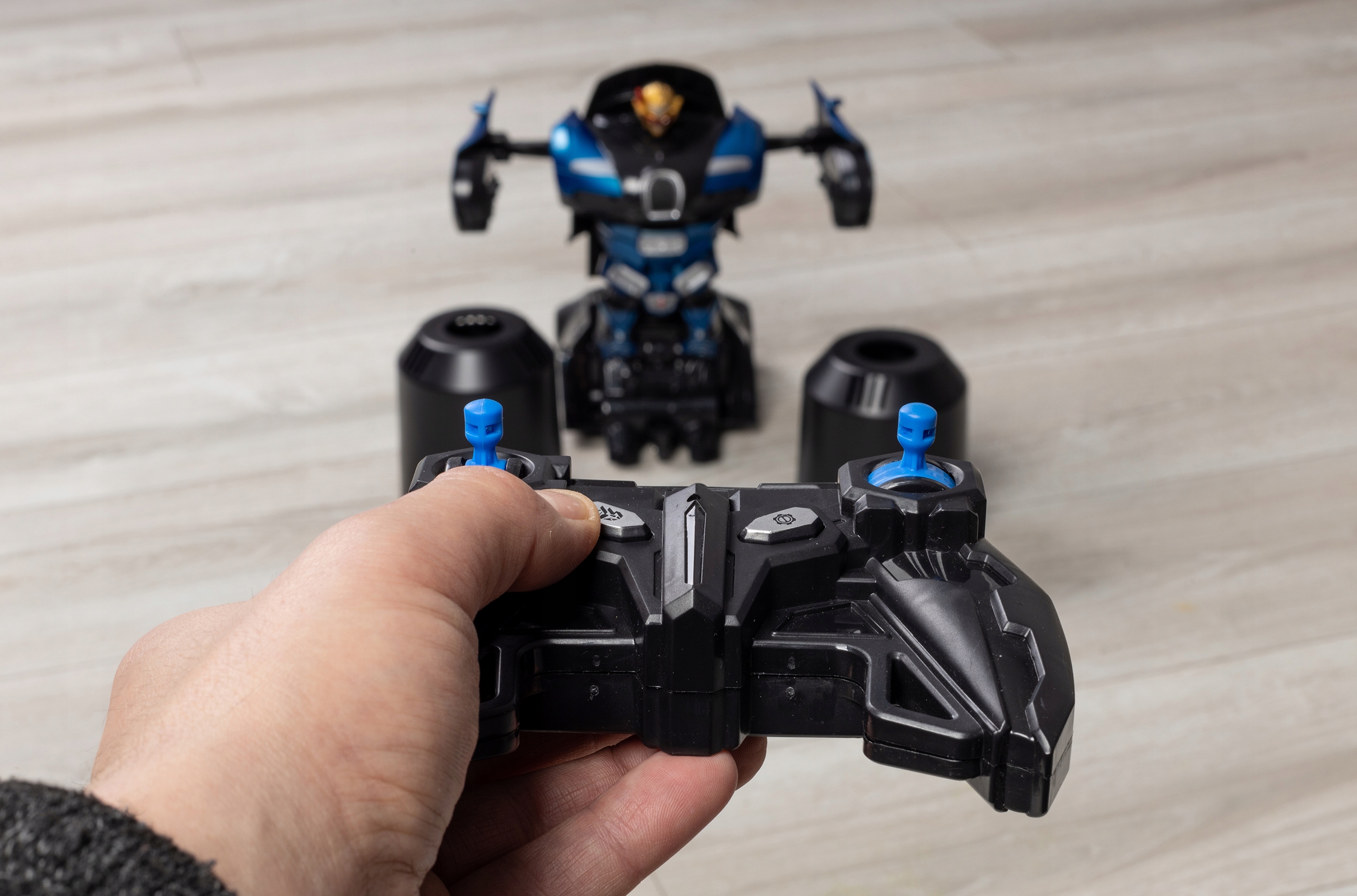 ZABAWKA 2W1 ROBOT + AUTO ”BORDO”