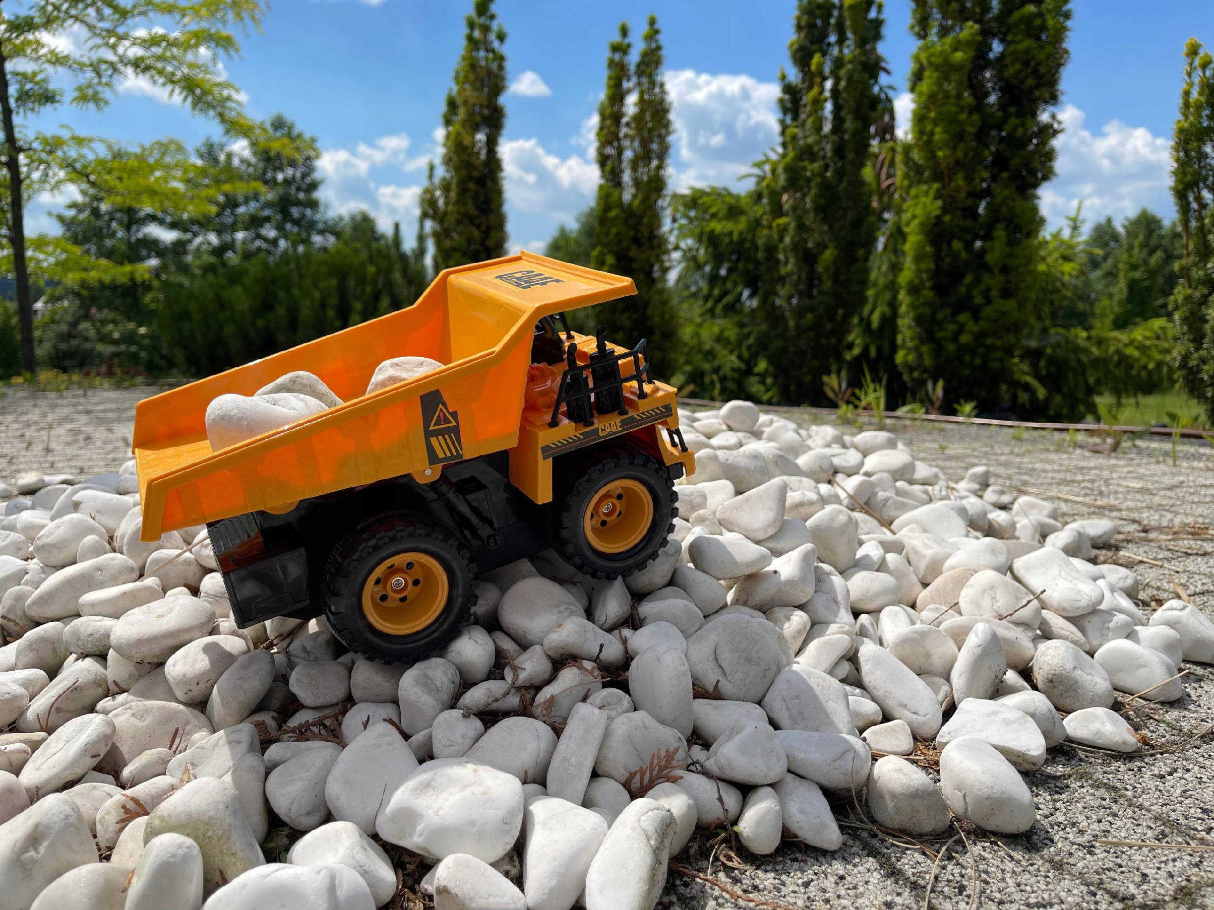 SAMOCHÓD CIĘŻAROWY WYWROTKA + PILOT