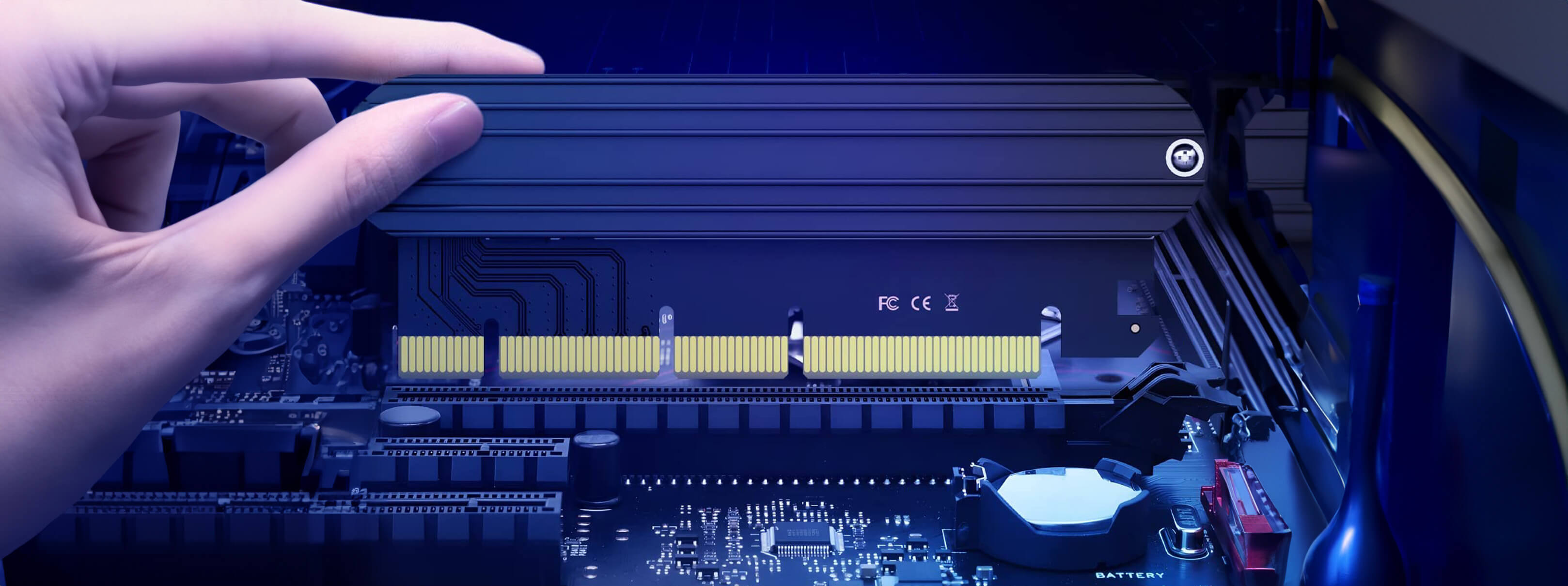 Adapter Reagle RY5NVME1 z radiatorem instalowany w komputerze stacjonarnym