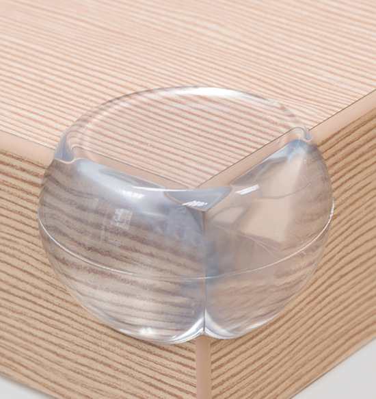 Zabezpieczenia na narożniki do mebli