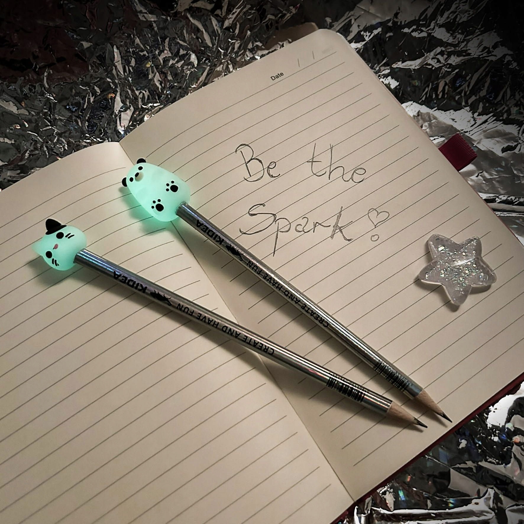 Ołówek Z Figurką Świecącą W Ciemn. Kidea A"24 4222