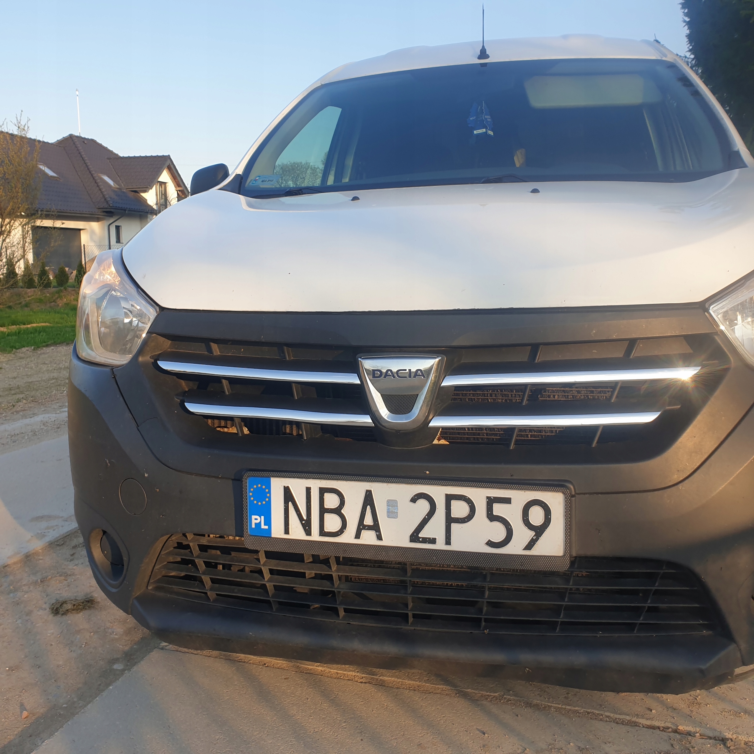 Ugradnja Dacia Dokker kromiranih letvica