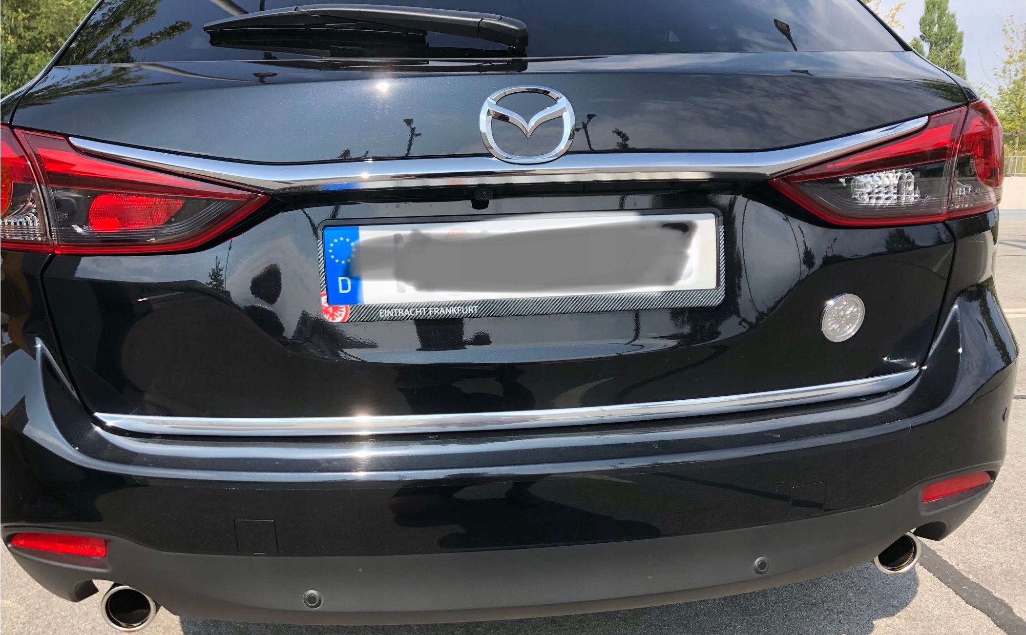 Kromirana letev na pokrovu prtljažnika