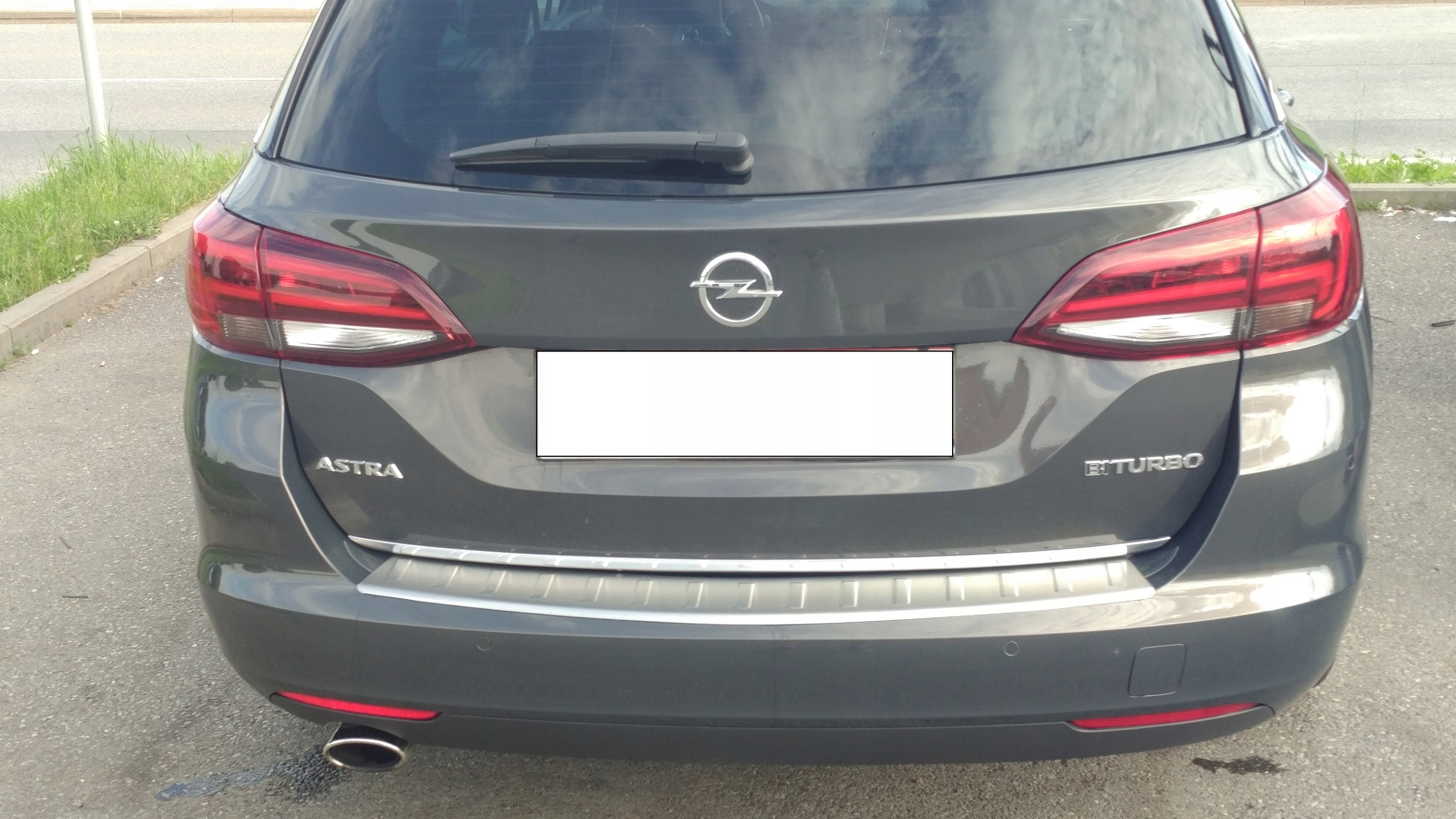 Kromirana obloga prtljažnih vrat Opel Astra K Kombi - slika 7