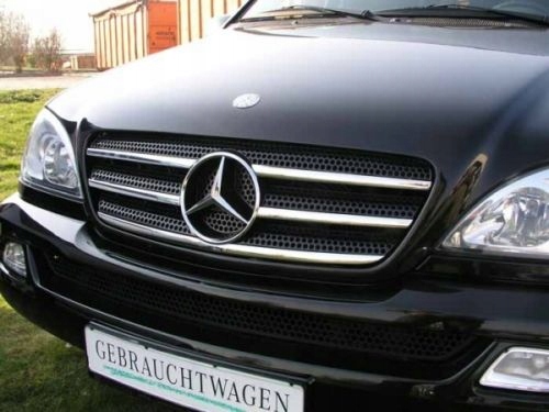 Nameščene kromirane letve za Mercedes ML W163
