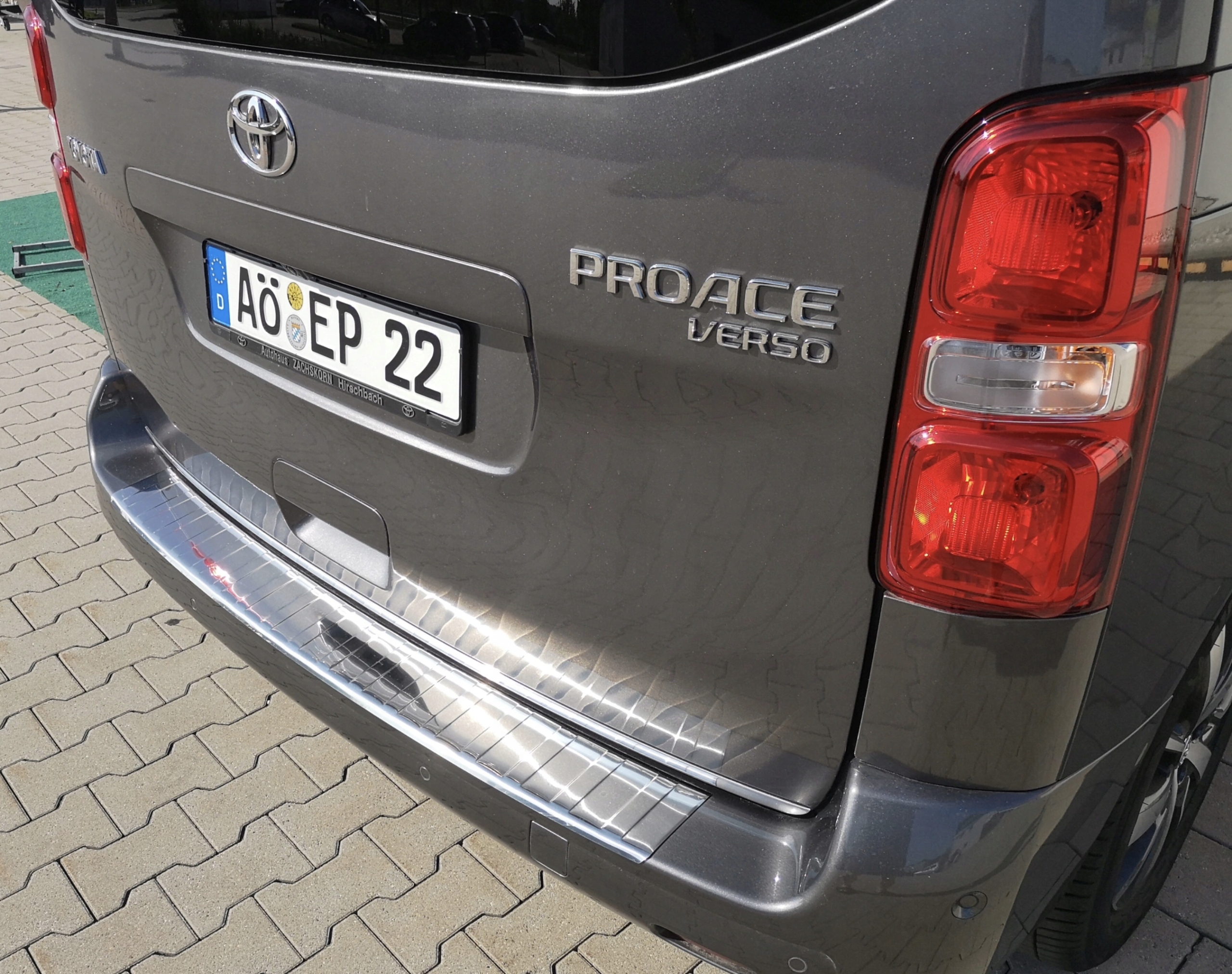 Kromirana obloga pokrova prtljažnika