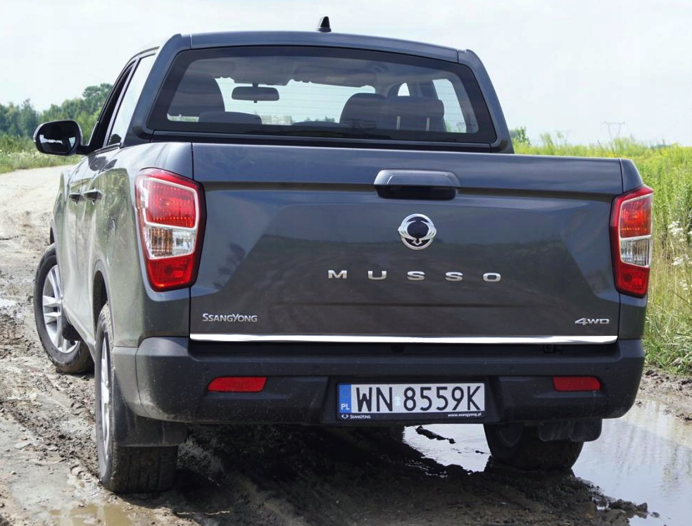 Namestitev kromirane letve na pokrov prtljažnika Ssangyong Musso