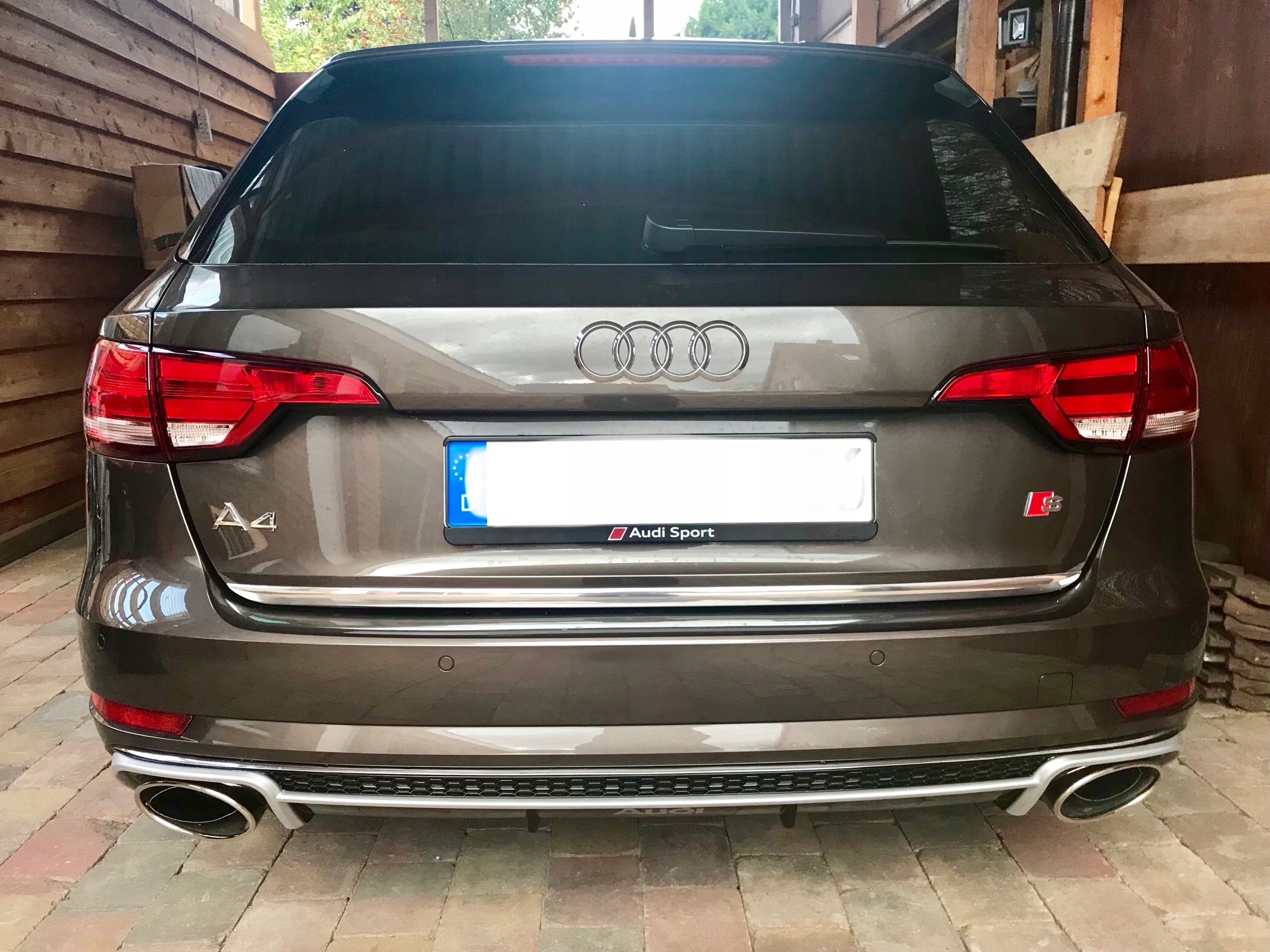 Kromirana letvica za automobil