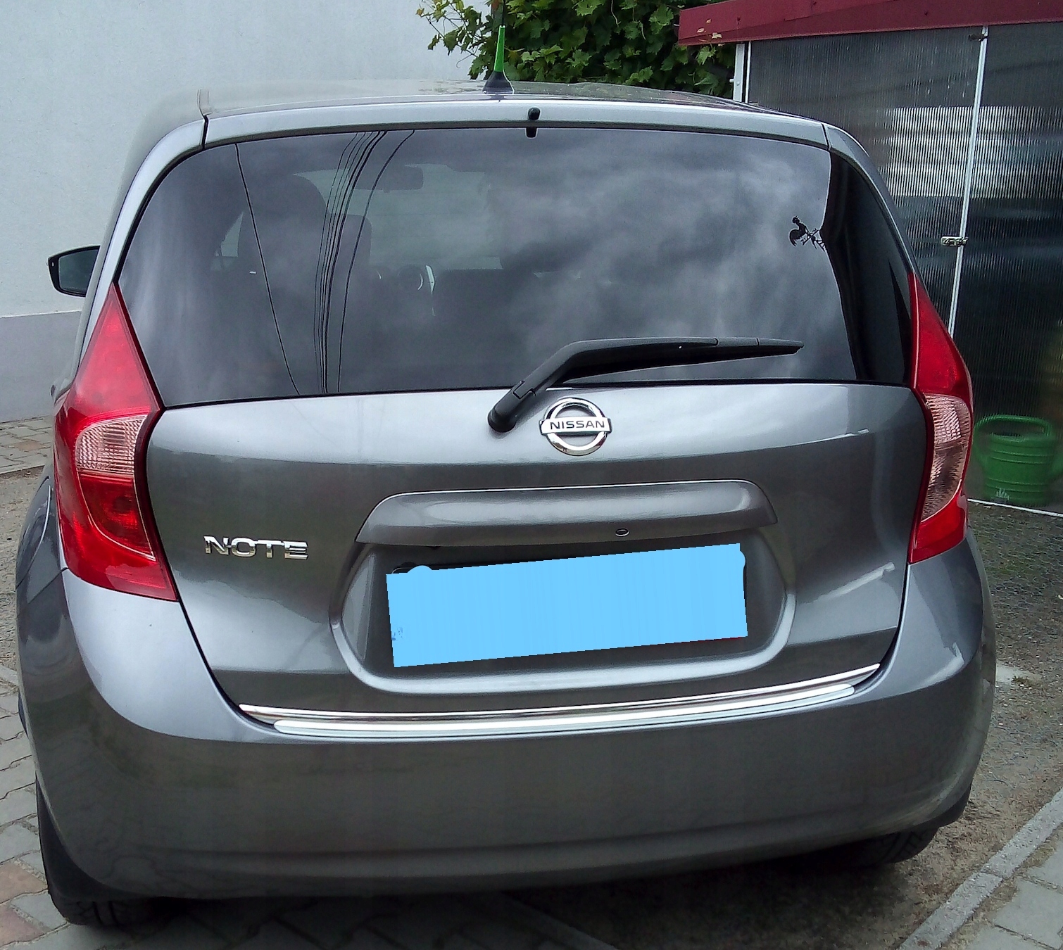 Krom na poklopcu motora - vrhunski detalj