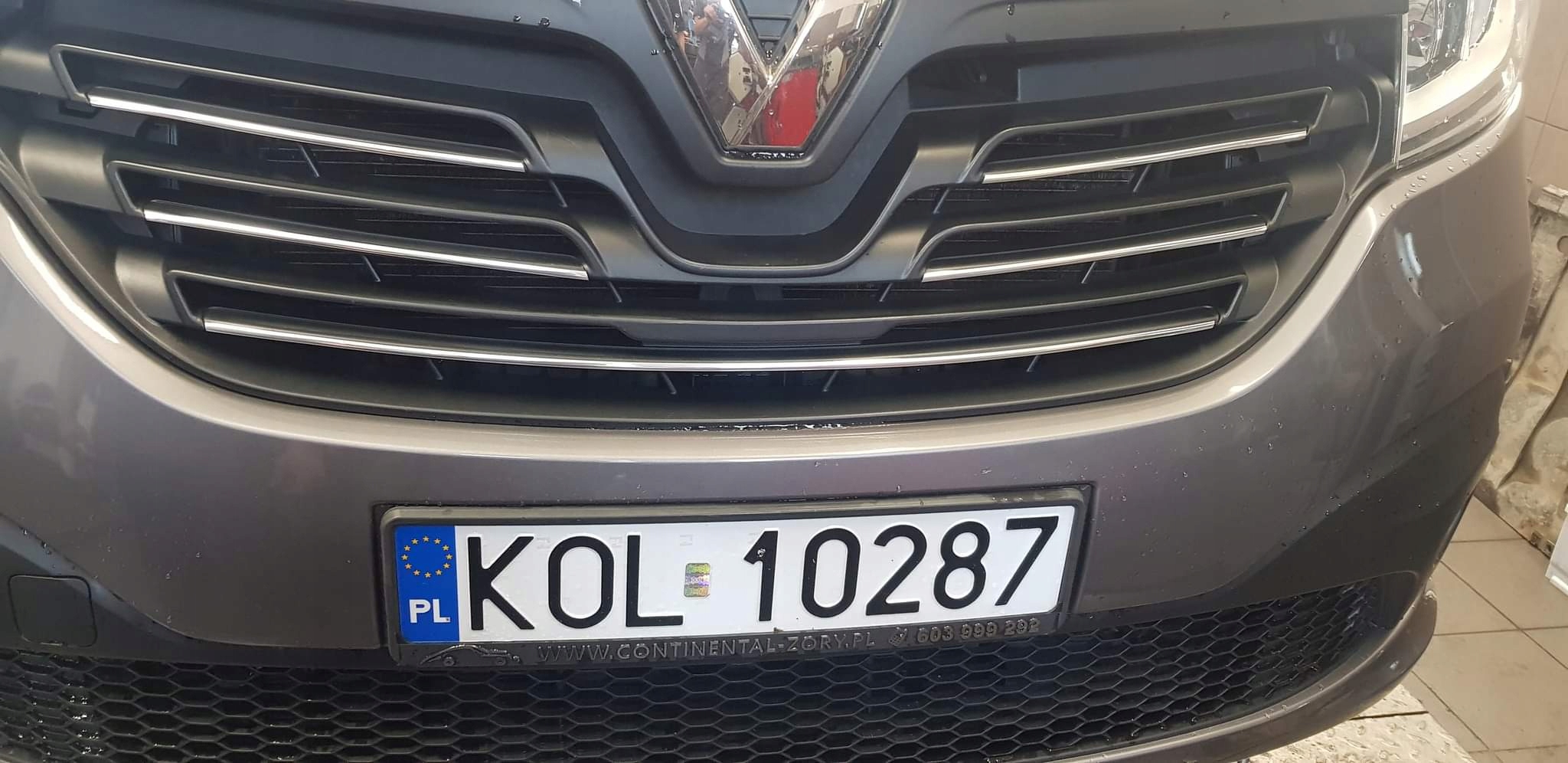 Krom na rešetki Renault Trafic