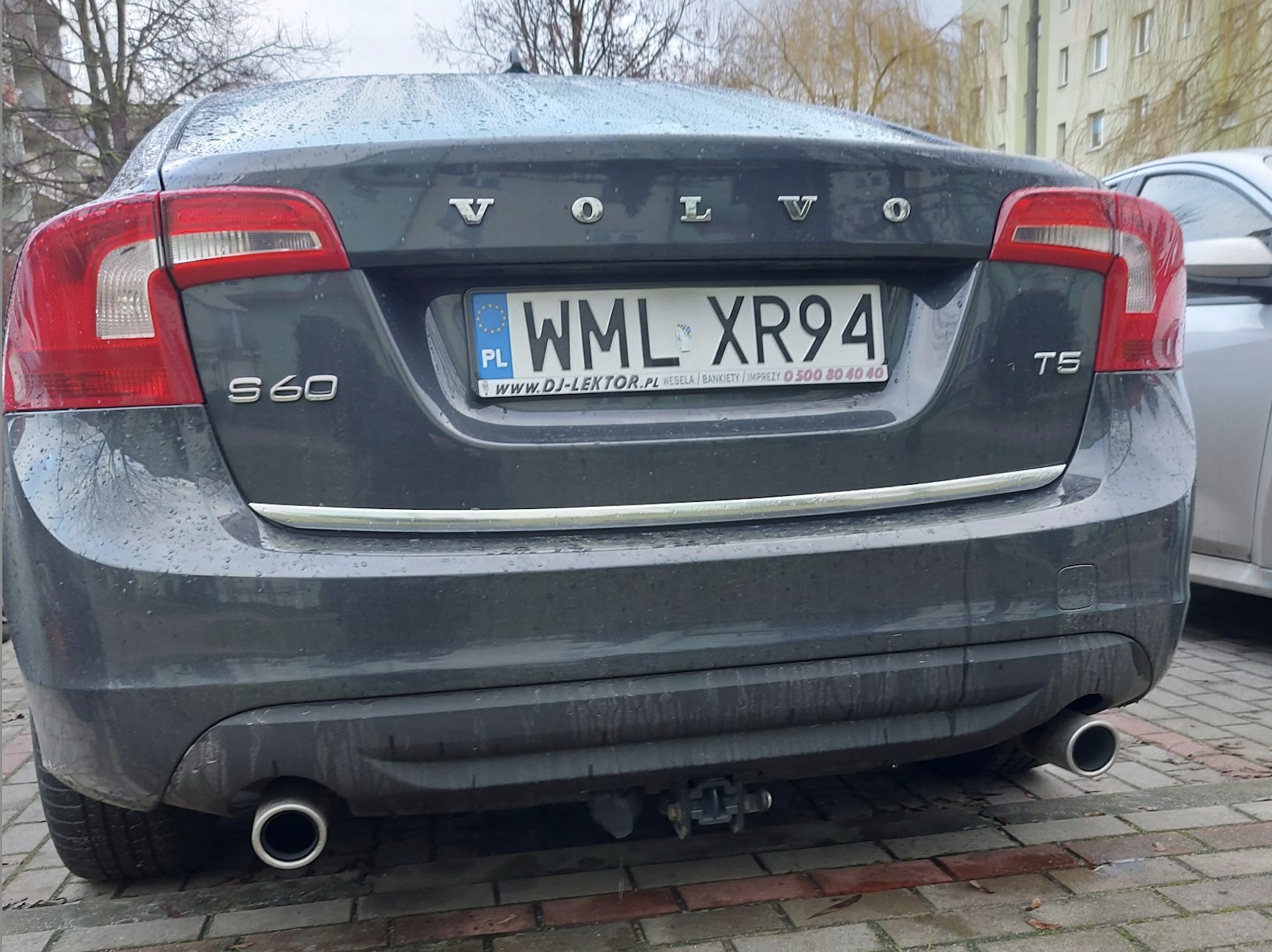 Kromirana obloga za poklopac prtljažnika - bočni pogled