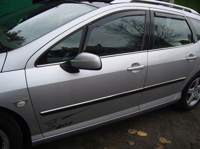 Kromirana letev za Peugeot 407 SW – posnetek od blizu