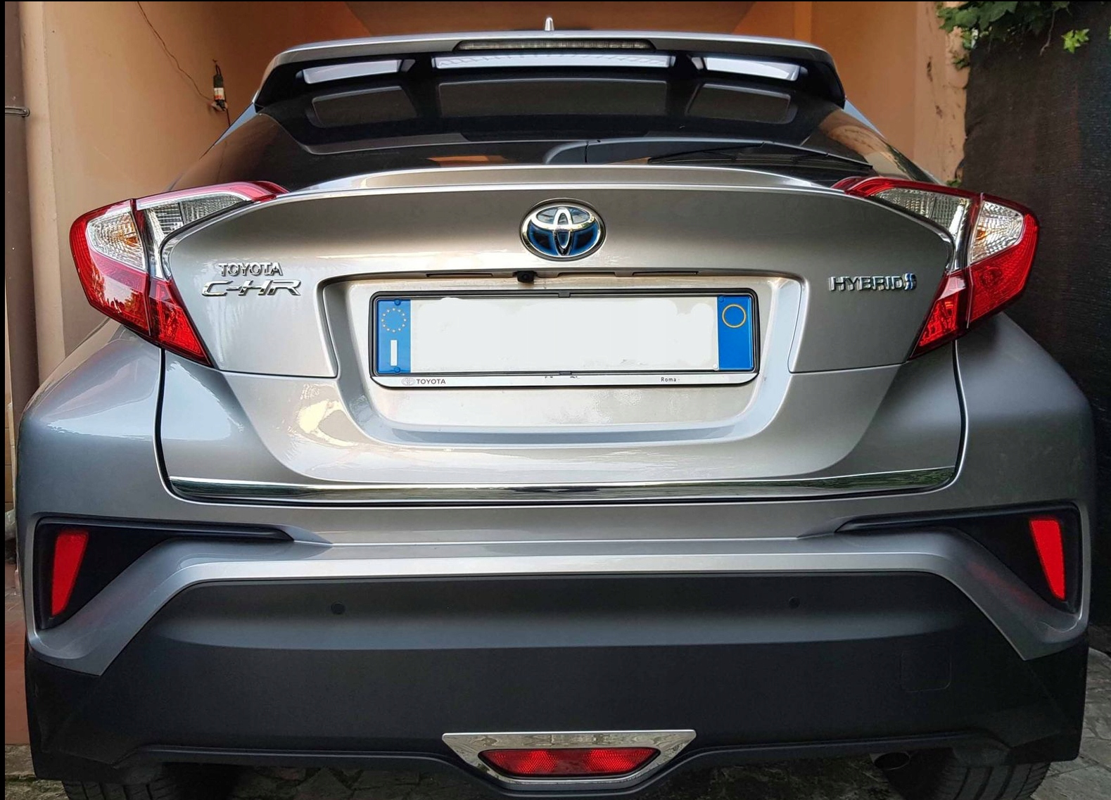 Montaža trakov za Toyota CH-R