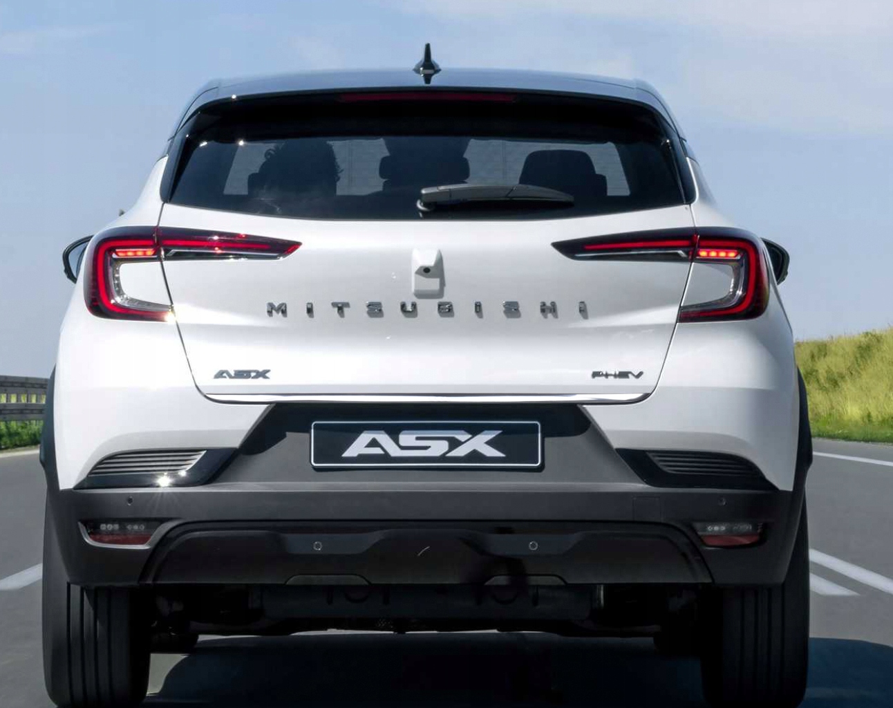 Ugradnja kromirane letvice na Mitsubishi ASX II 2023+