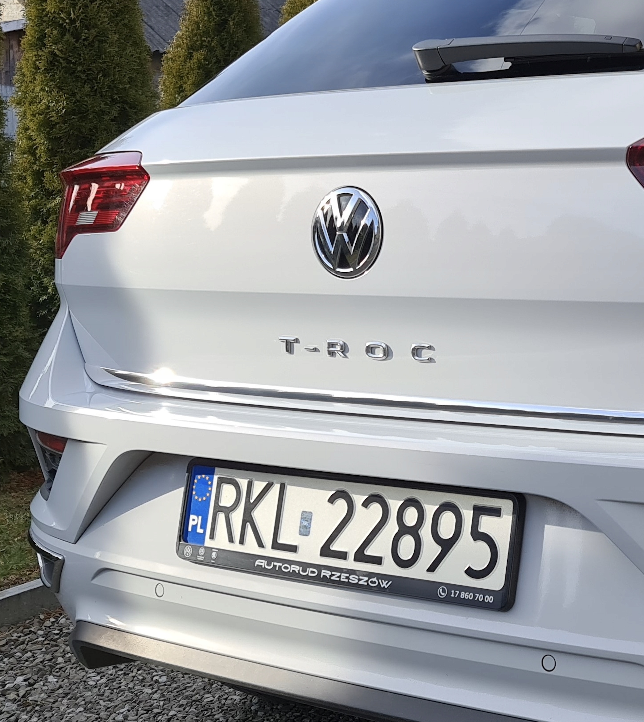 Ugradnja kromirane letvice na poklopac prtljažnika