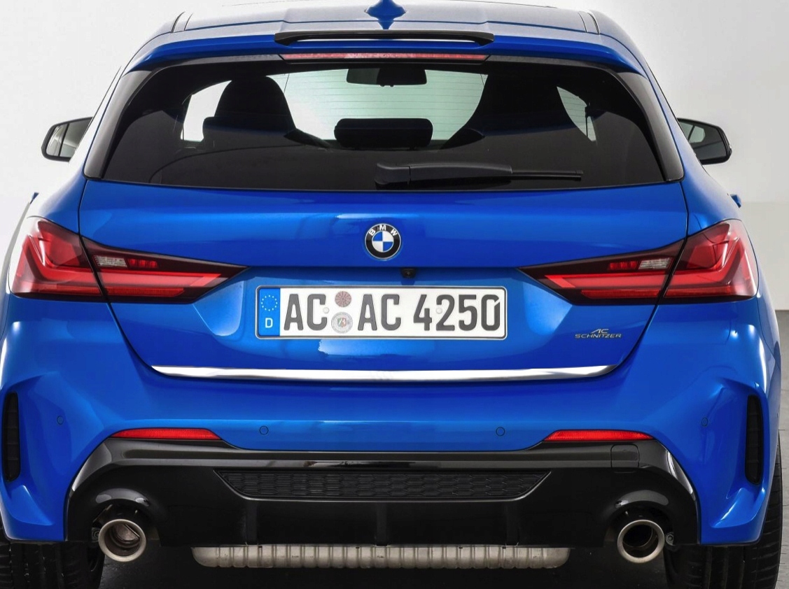 Detalj kromirane letvice prtljažnika