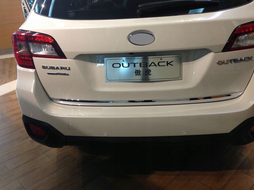 Kromirana letev za pokrov prtljažnika Subaru Outback 2019+