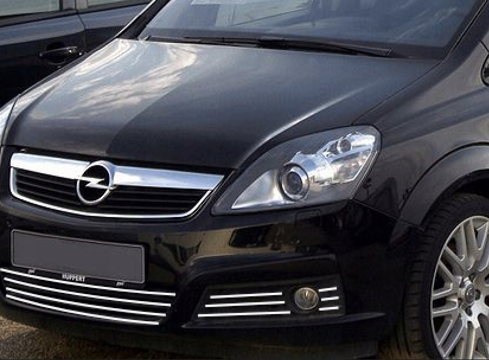 Ugradnja ukrasnih letvica za Opel Zafiru B