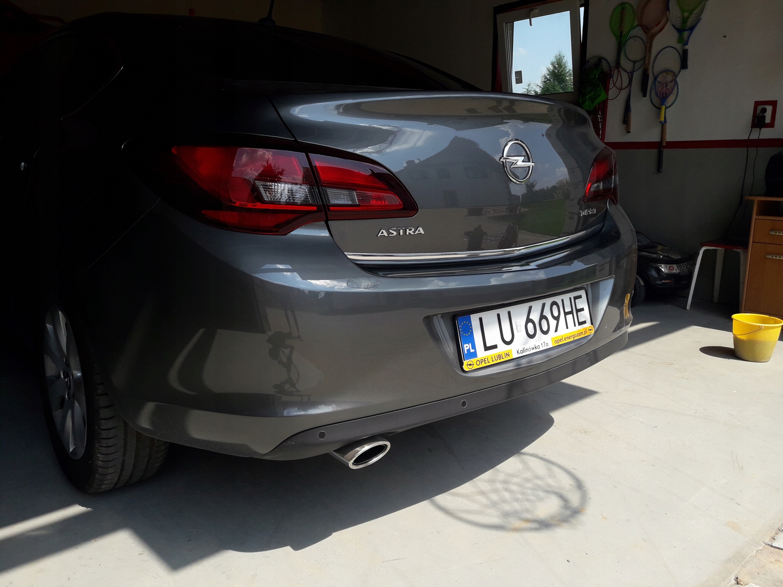 Kromirana obloga prtljažnika Opel Astra J Sedan
