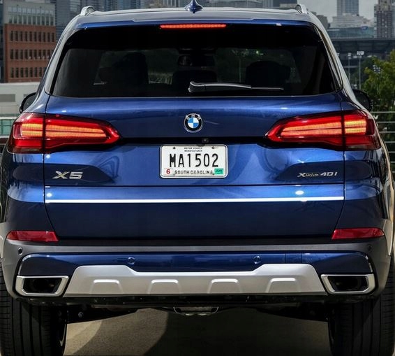 BMW X7 s kromirano letvico