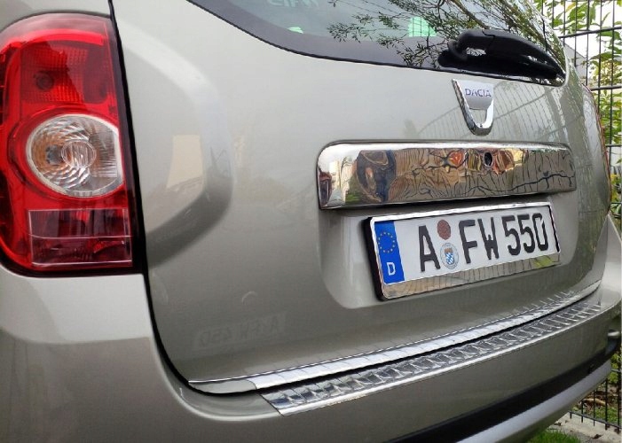 Ugrađene kromirane letvice
