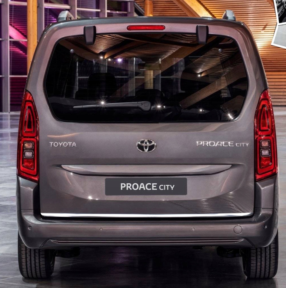 Kromirana obloga prtljažnih vrat Toyota PROACE City – pogled od blizu