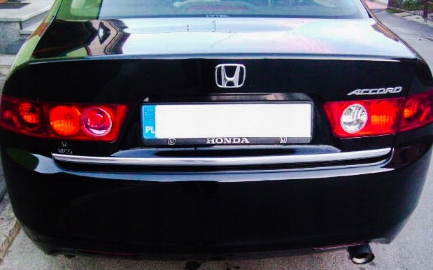 Namestitev kromirane letve na pokrov prtljažnika