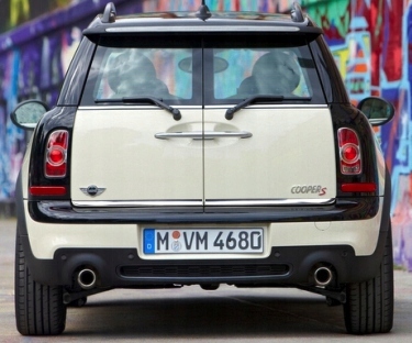 Detalj kromirane letvice na Mini Cooper Clubmanu R55