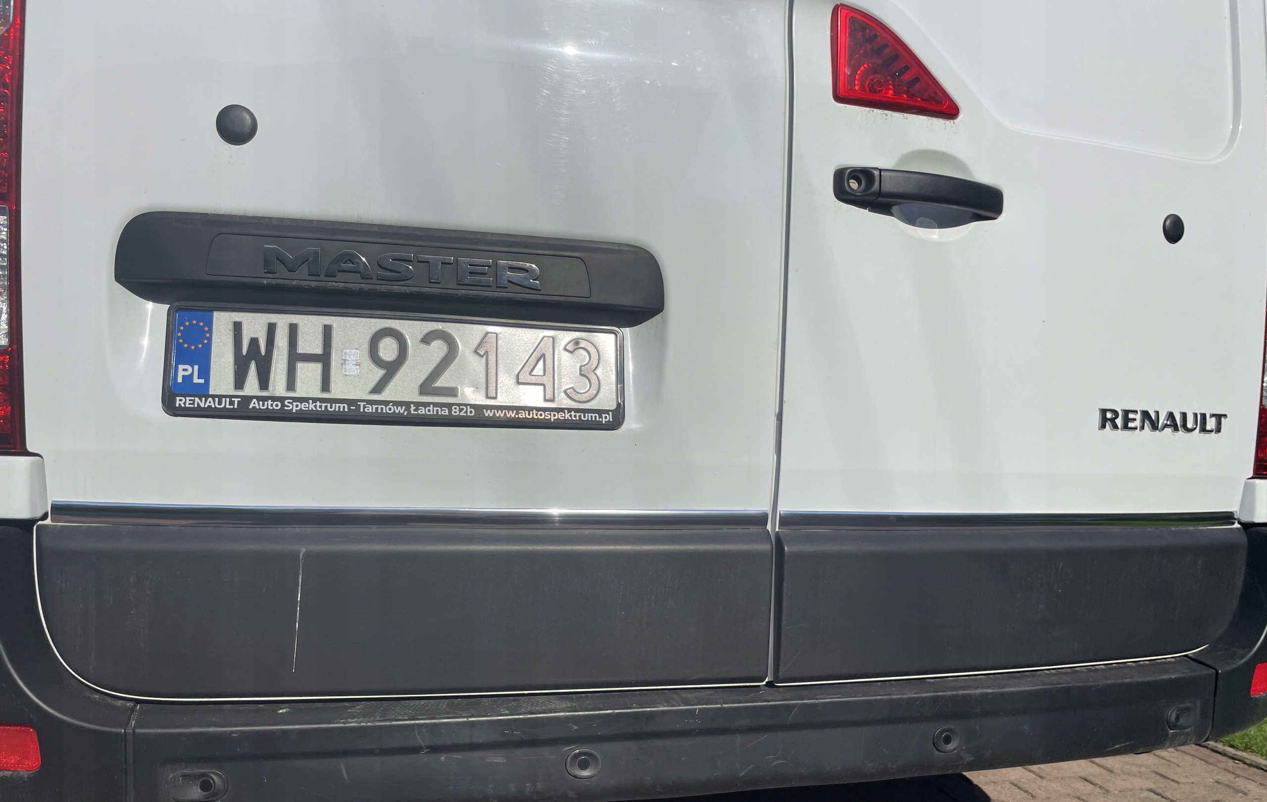 Ugradnja kromiranih letvica na Renault Master