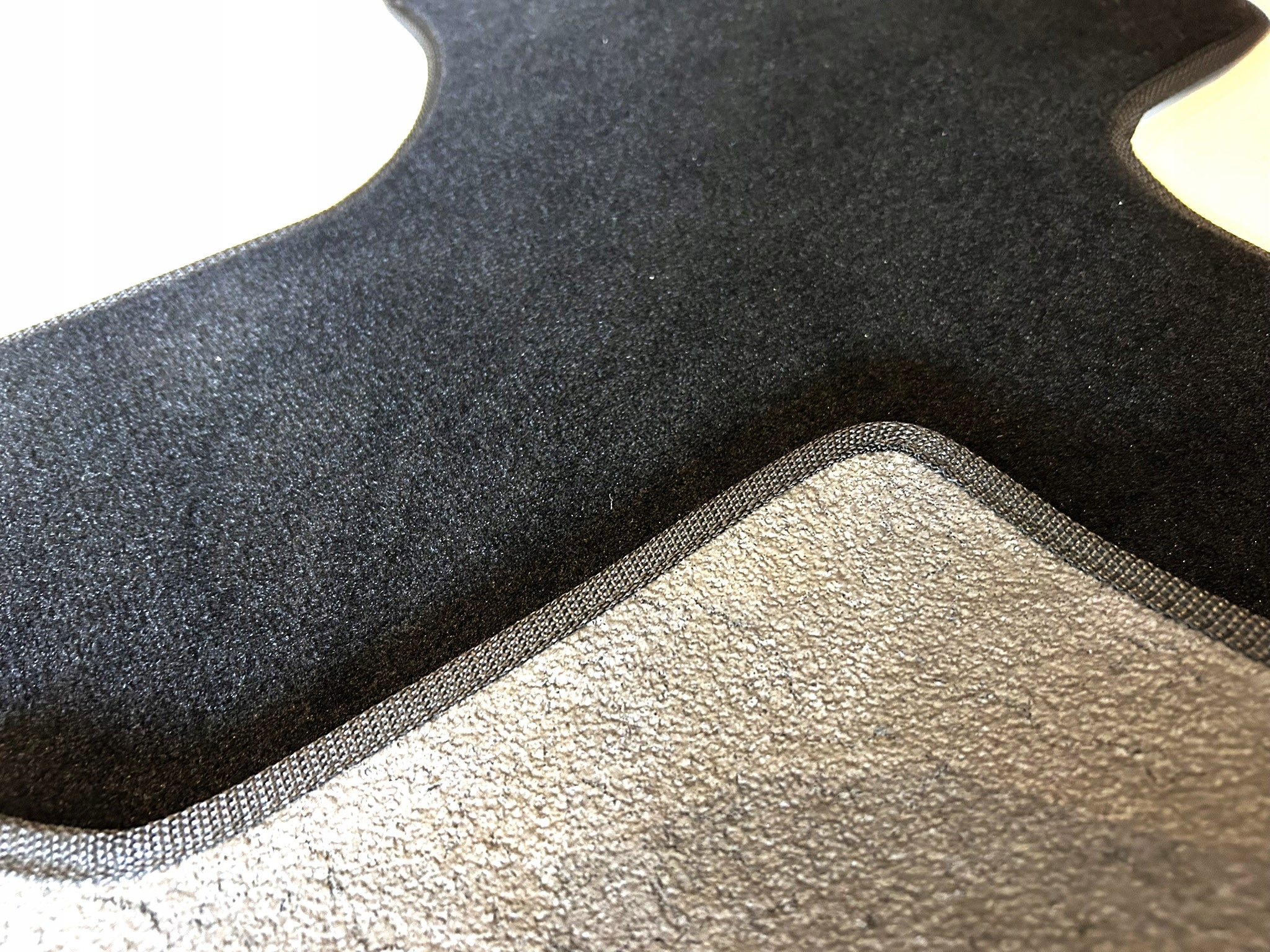 Gummi-Fussmatte Fendt 700 Vario Gen7, schwarz Gummi-Fussmatte Fendt 700 Vario Gen7, schwarz