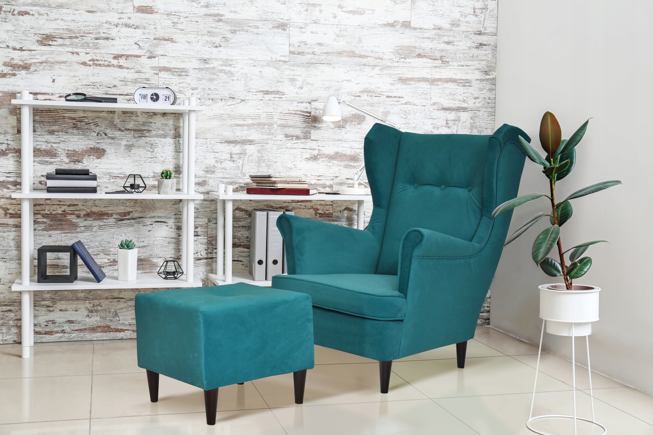 Fotel uszak ARI z podnóżkiem skandynawski  grafit hydrofob