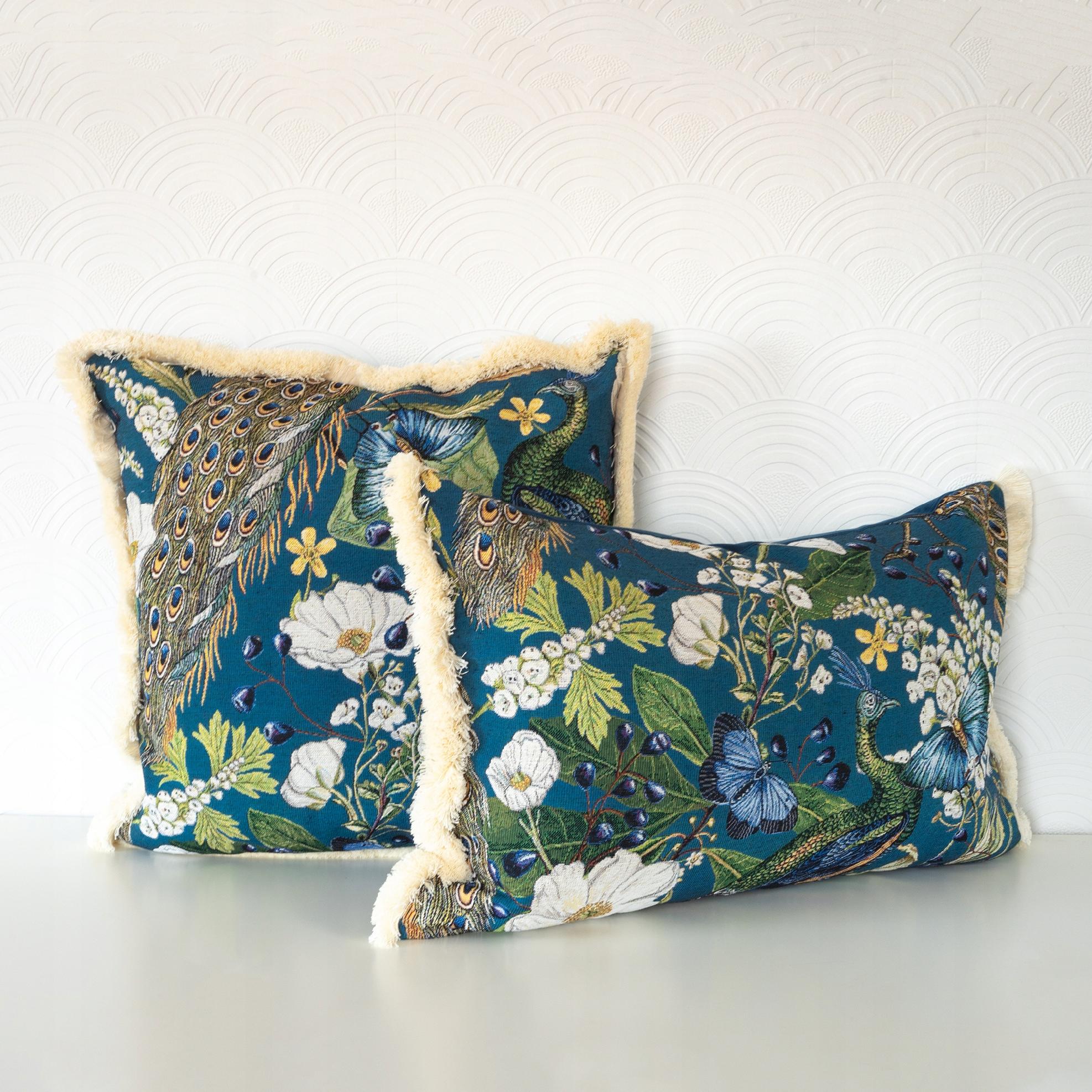 Poszewka Boho Dekoracyjna NIebieska z Pawiem i Kwiatami 50x50 z Frędzlami