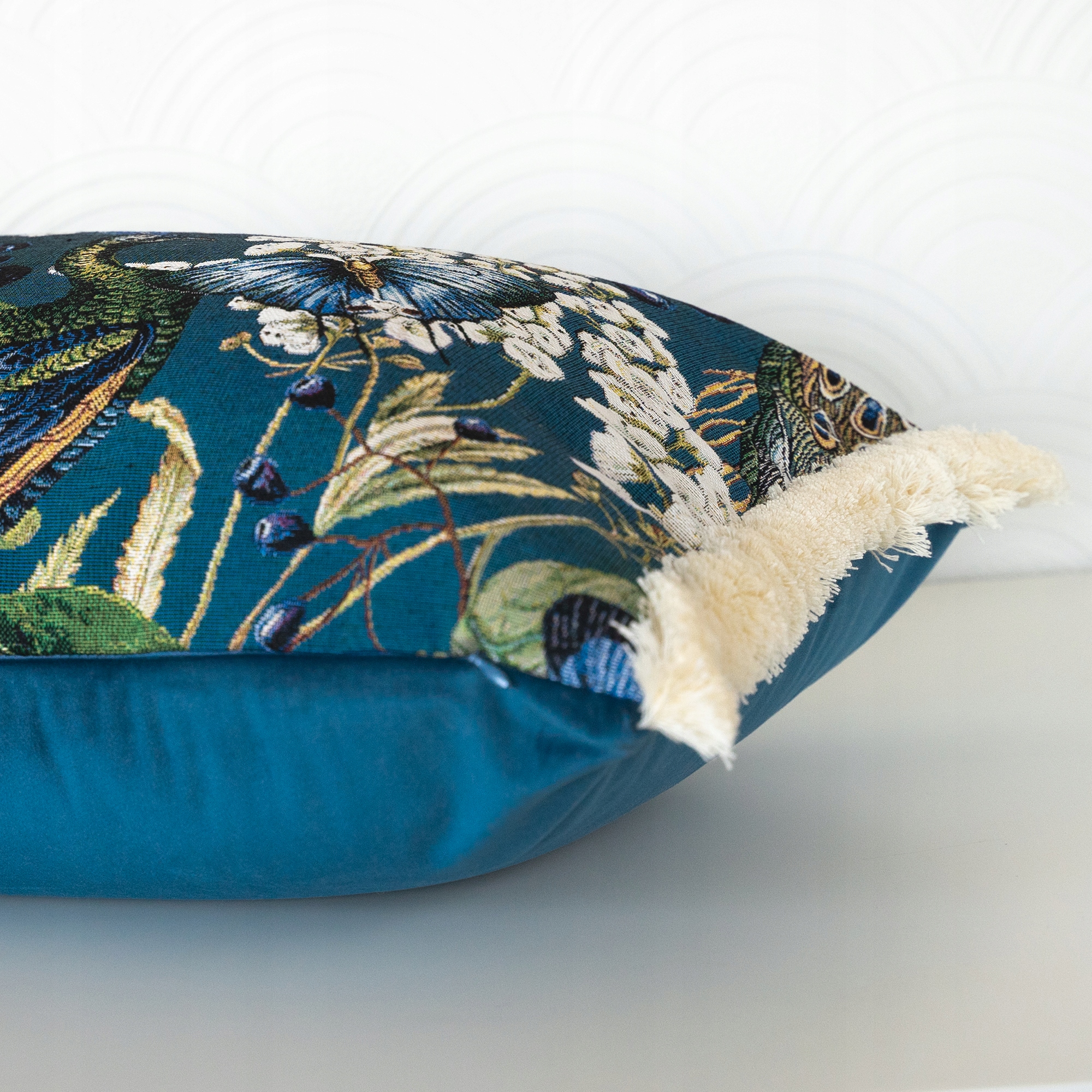 Poszewka Boho Dekoracyjna NIebieska z Pawiem i Kwiatami 50x50 z Frędzlami