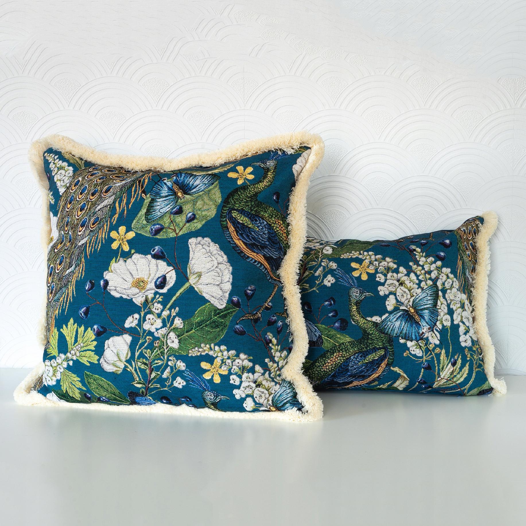 Poszewka z frędzlami 50x50 Boho Dekoracyjna NIebieska z Pawiem i Kwiatami