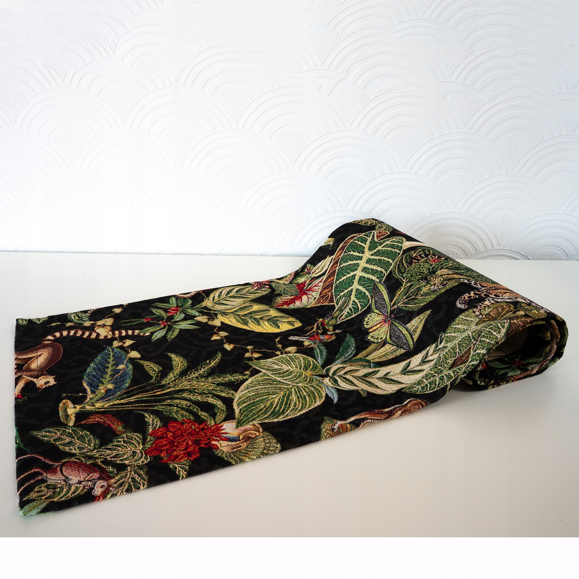 Bieżnik gobelinowy 260cm czarny zielony czerwony na stół dekoracyjny 2,6 m